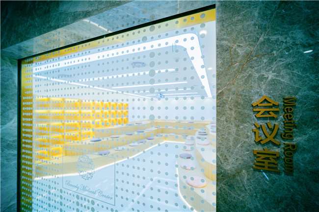 西安面部轮廓收费价目表，瘦脸：3818\去双下巴：2496起