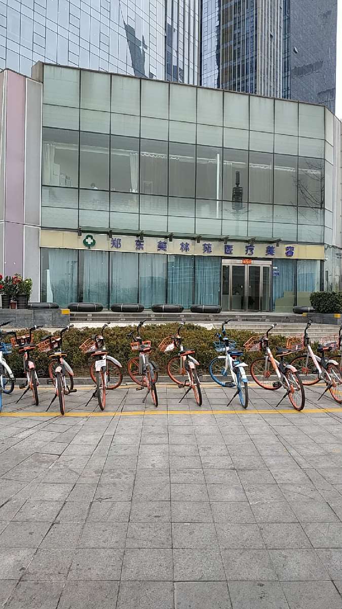 郑州市负责人民医院鼻部整形收费价目表，鼻修复整形：3090\去鼻唇沟：2409起