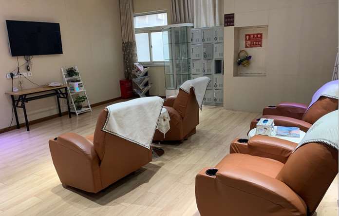 郑州眼部整形收费价格表，双眼皮：4477\上眼睑整形：2142起