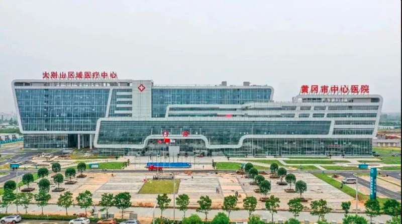 黄冈海沁医疗美容鼻部整形收费价格表，蒜头鼻治疗：668\垫鼻基底失败修复：2534起