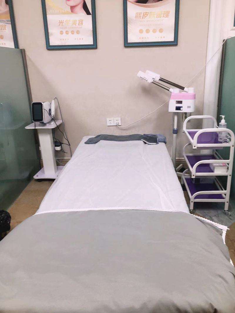 十堰海菲医学整形美容胸部整形收费价目表，胸型美化：3169\胸部修复：3513起