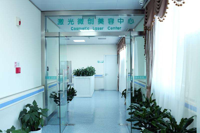 武汉眼部整形收费价目表，做卧蚕失败修复：632\眼皮下垂矫正：1128起