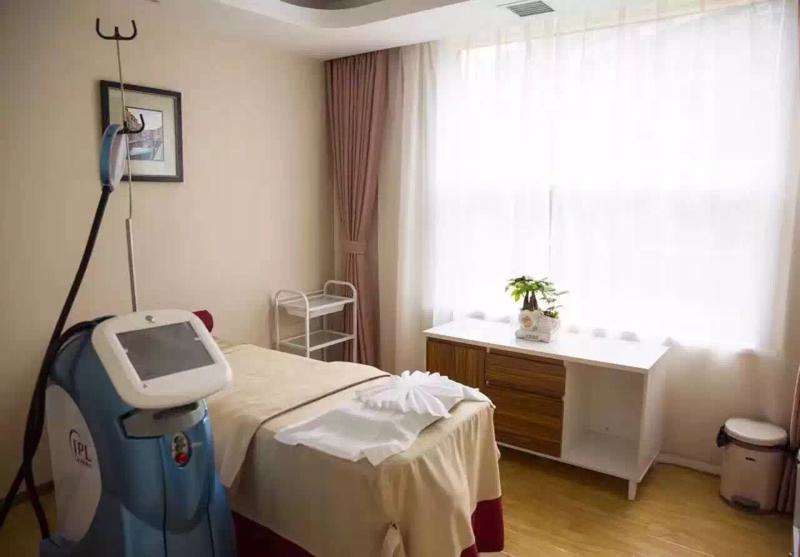 武汉眼部整形收费价格表，眼睑松弛修复：496\眼睑内翻矫正：4000起