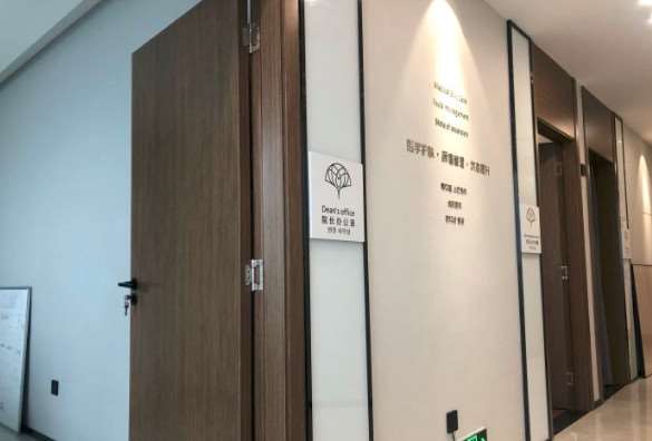 宜昌眼部整形收费价目表，眼窝凹陷修复：281\眼角修复手术：1565起