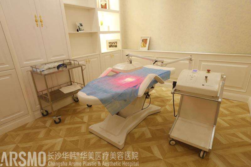 长沙华韩眼部整形收费价格表，重睑术：4463\眼窝：2753起