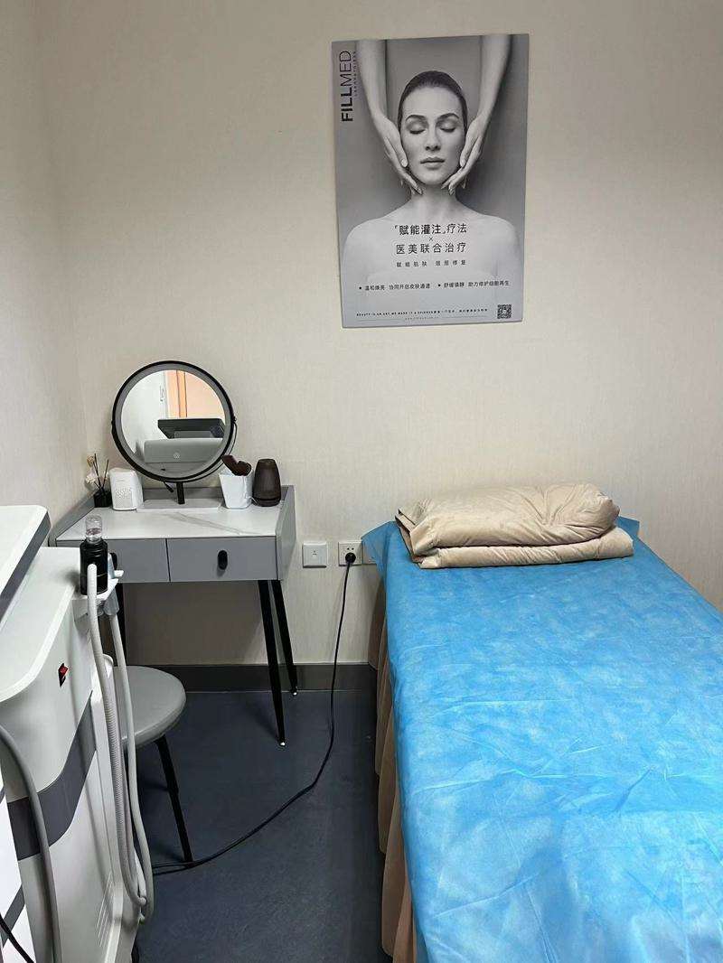 湘潭鼻部整形收费价目表，鼻尖整形：819\去鼻唇沟：3018起