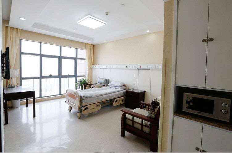 南京苏王整形医院耳部整形收费价目表，小耳畸形矫正：1678\外耳再造：2664起