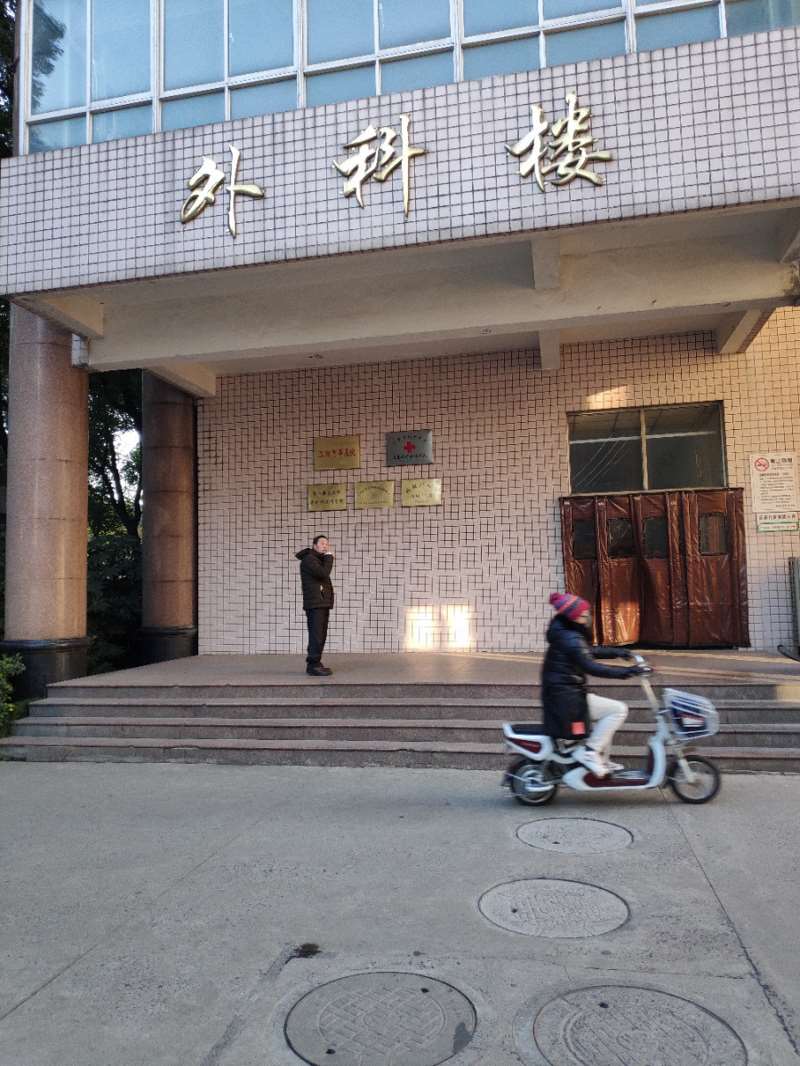 扬州雷医生整形外科门诊部眼部整形收费价目表，眼皮下垂矫正：1145\眼角提升：1247起