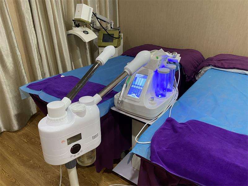 镇江苏王鼻部整形收费价目表，蒜头鼻治疗：655\垫鼻基底失败修复：2543起