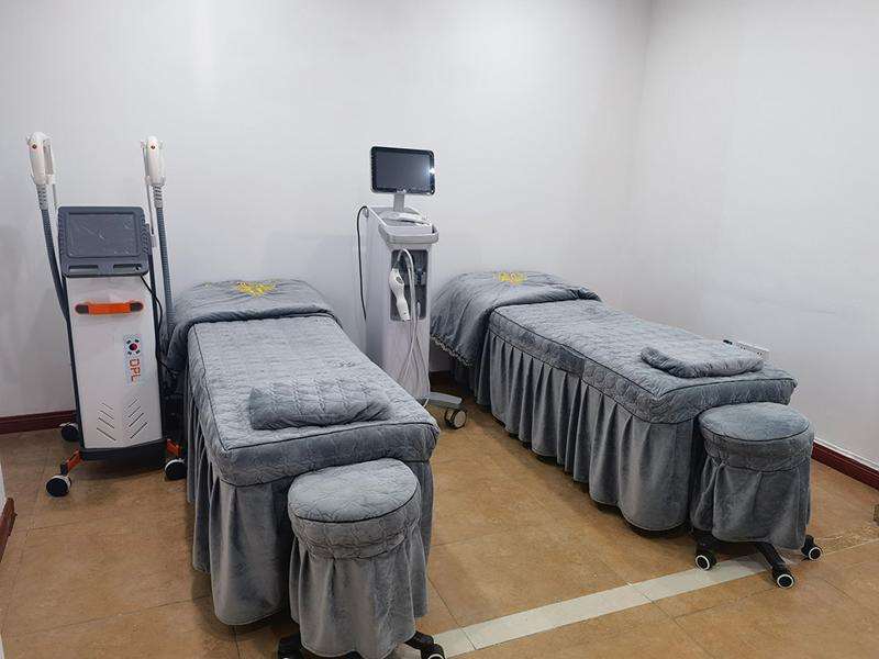 沈阳眼部整形收费价格表，眼窝：85\眼皮下垂矫正：1176起