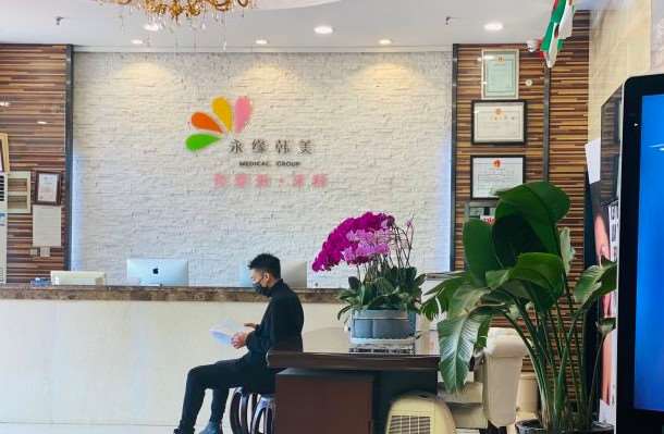 青岛眼部整形收费价格表，眼修复：3682\眼皮下垂矫正：3359起