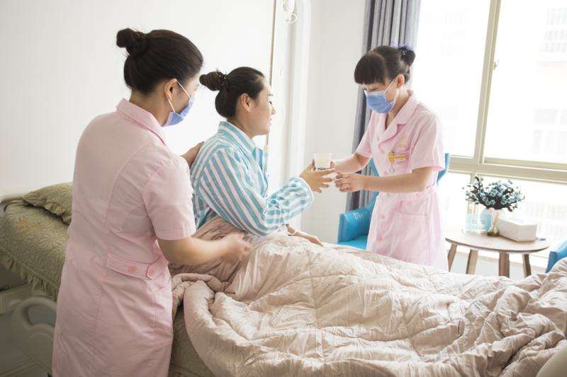 青岛铭医整形医院眼部整形收费价格表，重睑术：874\祛眼袋：1162起