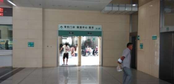 青岛昕晟美光电抗衰美容眼部整形收费价目表，眼睑内翻矫正：3942\消除肿眼泡：2677起