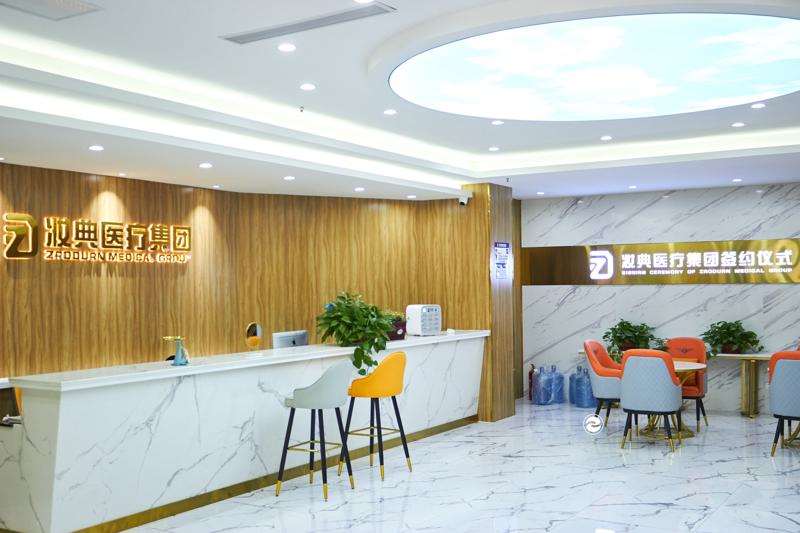 淄博向东美容整形眼部整形收费价目表，眼窝凹陷修复：282\眼窝：82起