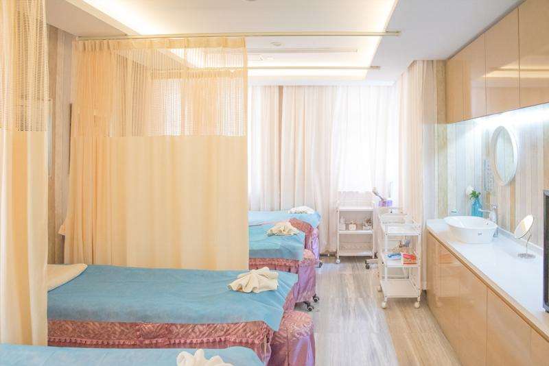 上海皮肤美容收费价目表，去腋臭：121\去眼角纹：3566起