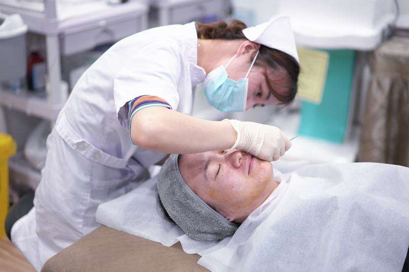 上海眼部整形收费价目表，眼修复：3347\眼窝凹陷修复：282起