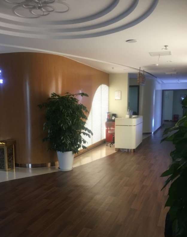 上海皮肤美容收费价目表，治疗痤疮：4137\椭圆形疤痕矫正：273起