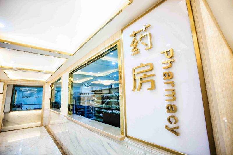 成都军建医院胸部整形收费价格表，胸型美化：838\乳晕整形：934起
