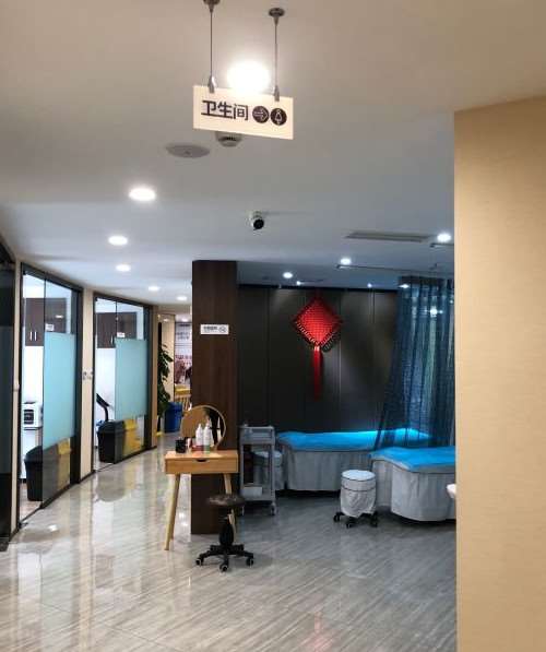 成都军大整形外科玻尿酸收费价格表，玻尿酸塑形：451\玻尿酸抗衰：3894起