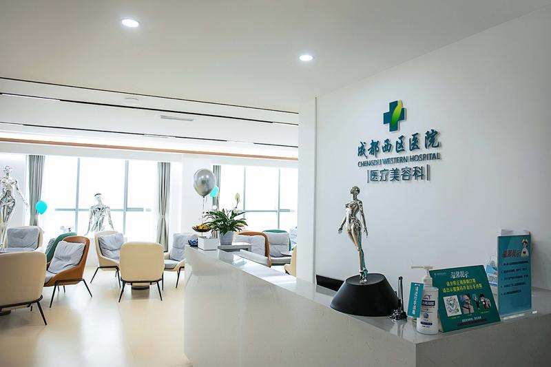 成都医院医疗美容鼻部整形收费价目表，延长鼻小柱：1041\蒜头鼻治疗：3822起