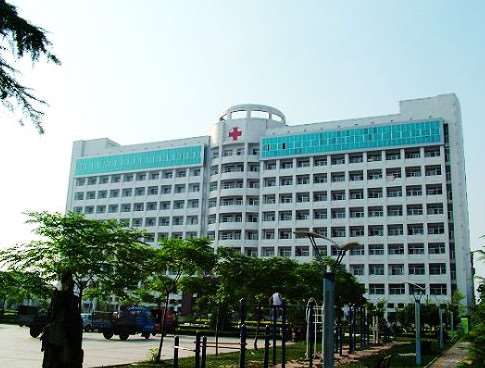 泰安新泰市第三人民医院口腔整形收费价格表，牙贴面：3229\牙齿矫正：2879起