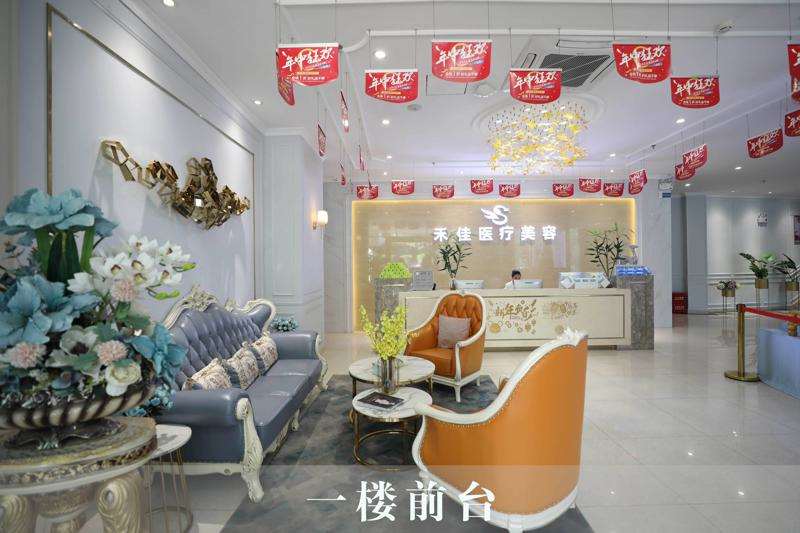 中山眼部整形收费价格表，下眼睑下至：2689\上睑下垂矫正：1097起