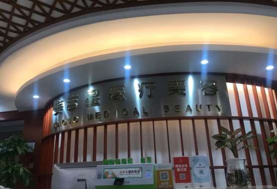 昆明上睑下垂矫正失败修复价格表线上公布(2025昆明上睑下垂矫正失败修复参考价为：4228元)