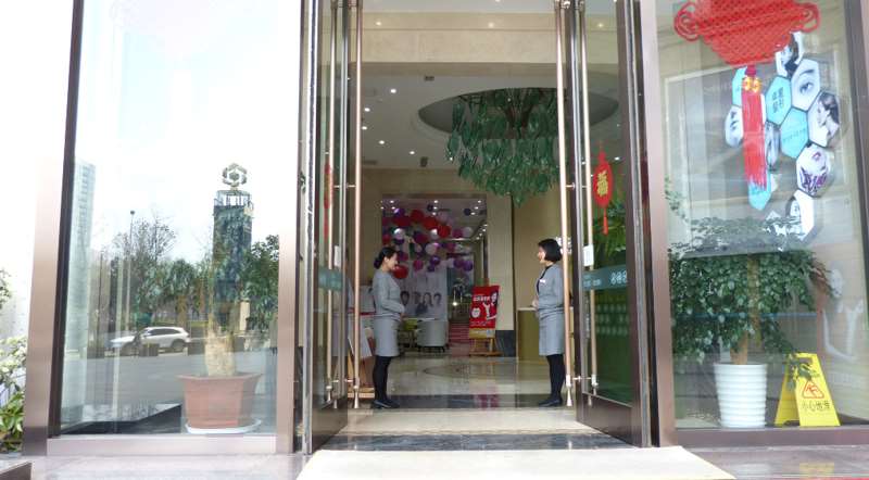 昆明韩辰皮肤美容收费价格表，去红血丝失败修复：2887\去黑痣失败修复：2958起