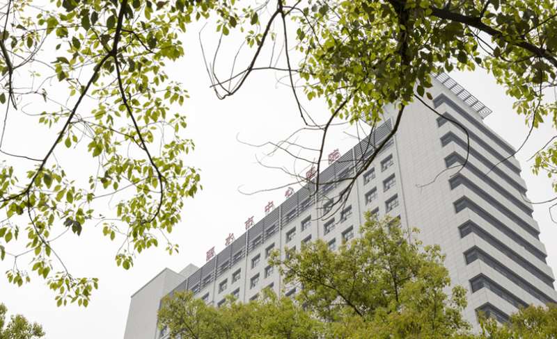 丽水眼部整形收费价目表，眼综合：4149\下眼睑下至：1815起