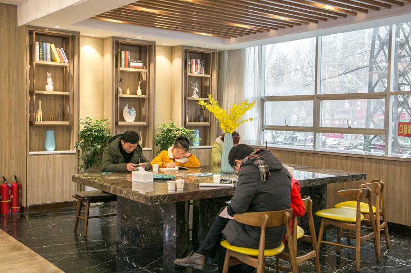 襄阳大众口腔种植牙价格表:国产植体3980元起,瑞士ITI种植体9800元起