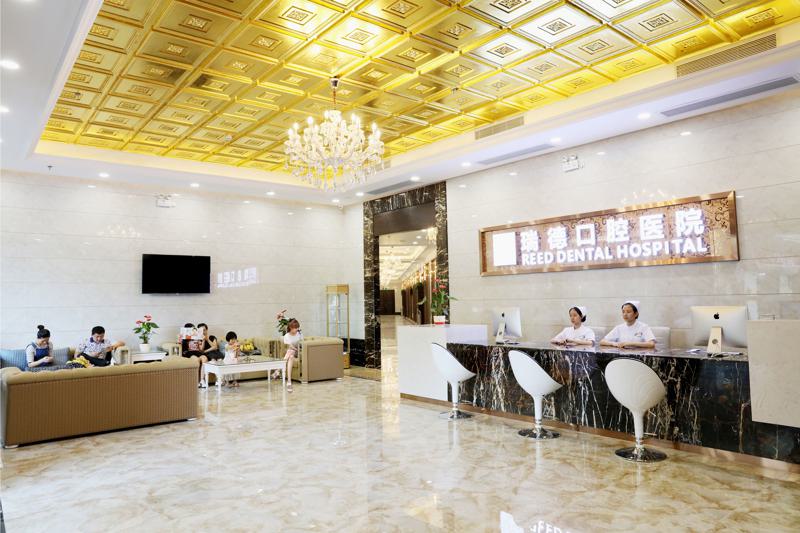 广州瑞德口腔医院·广州正畸·TOP1店(番禺员岗院区)种牙多少钱?一颗5500丨半口4.5万丨全口10万起