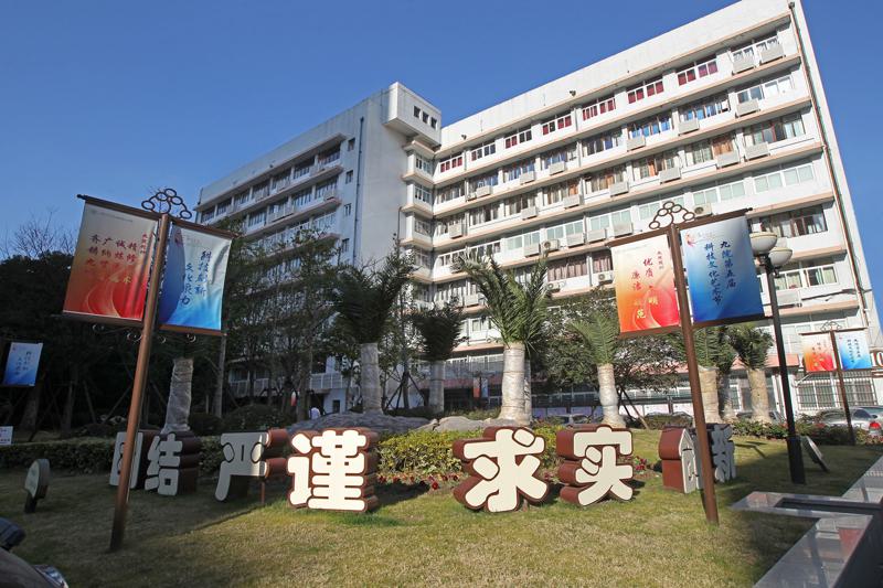 上海第九人民医院种牙吗？医生团队经验丰富，发表大量论文