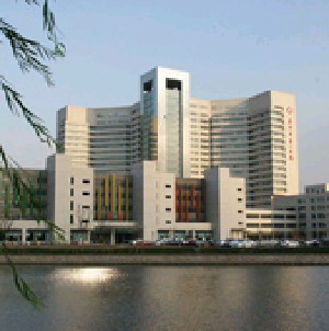 2024嘉兴牙齿开窗助萌术大型正规口腔美容医院排名前十良心推荐，嘉兴市第一医院口腔科评为前三哦